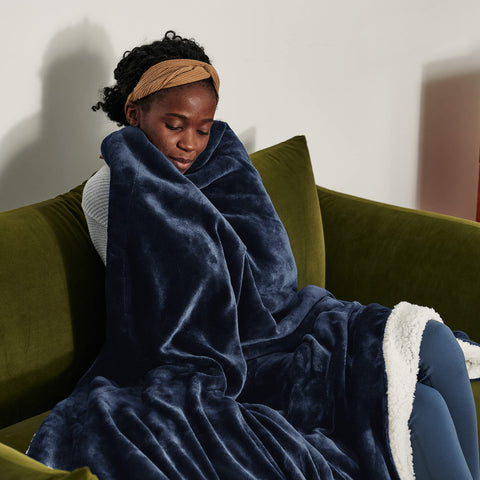 Bedsure GentleSoft Sherpa blanket stitching detail emphasizes durable seams