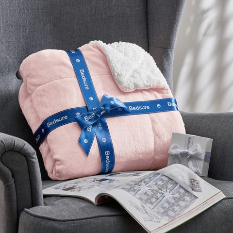 Durable finish of Bedsure GentleSoft Sherpa Throw with fade resistance