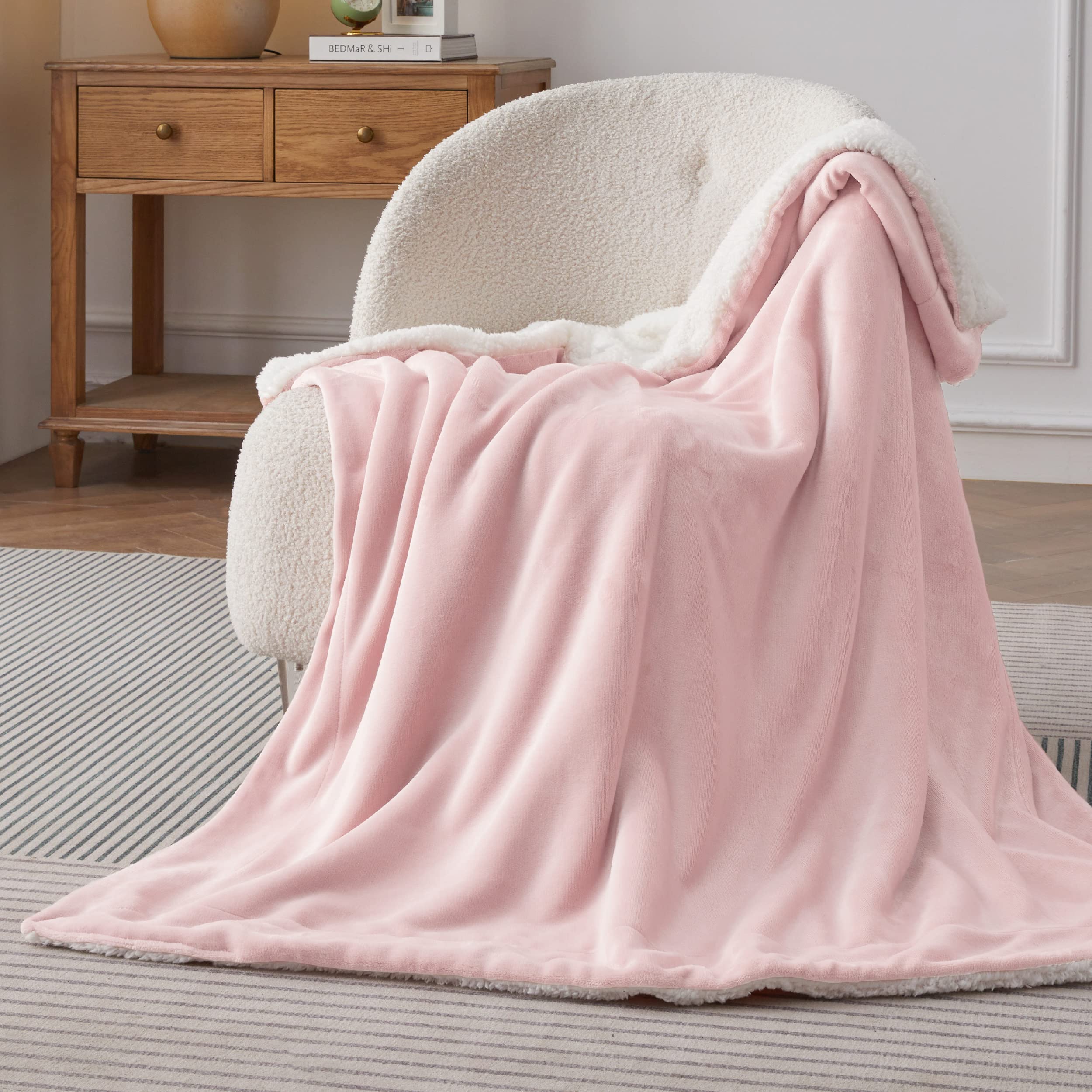 Top fleece texture of Bedsure GentleSoft Sherpa Throw in close-up