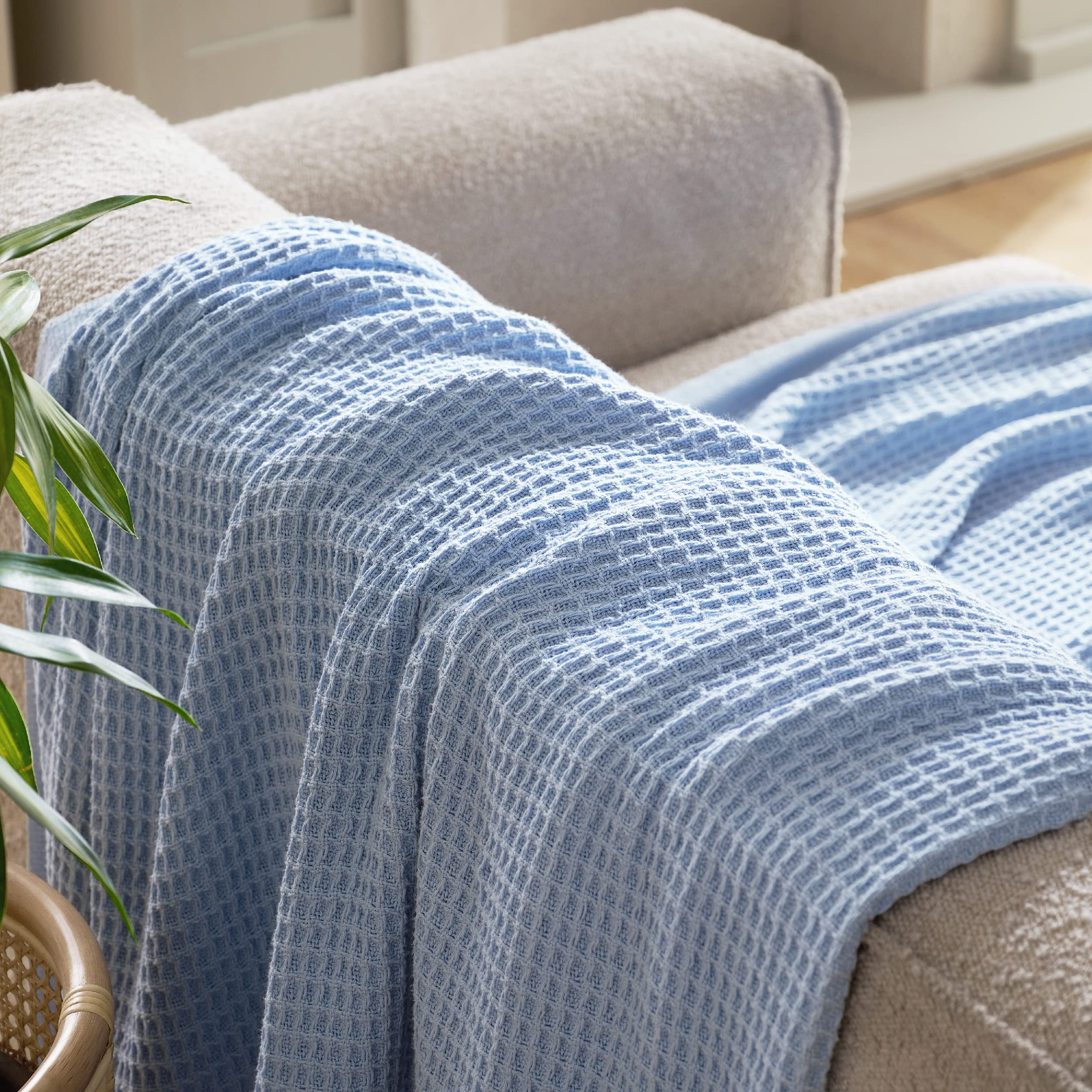 Twin-xl Bedsure Gentlesoft blanket neatly folded for easy dorm storage.