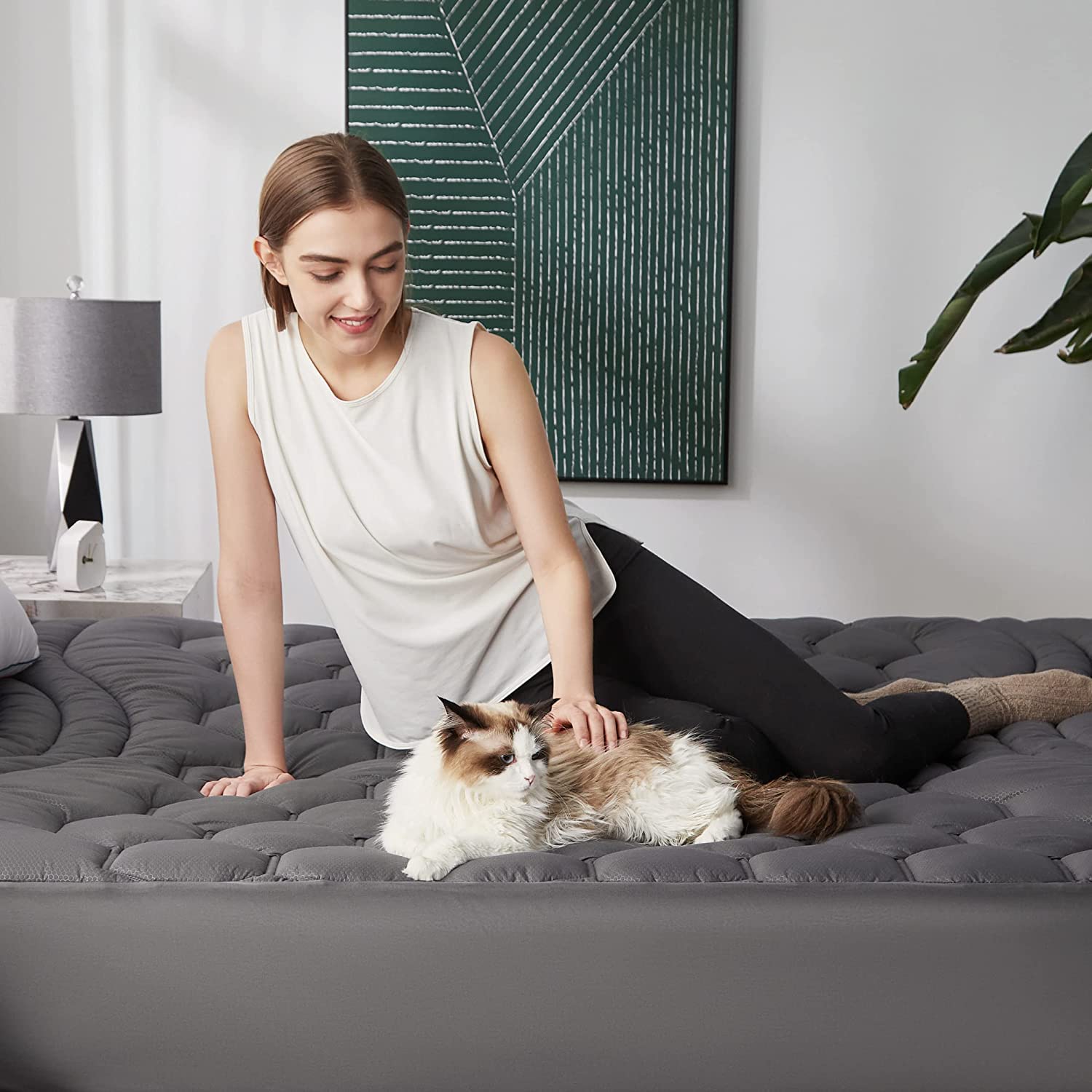 Bedsure deep-pocket up to 21 inches keeps mattress pad in place.