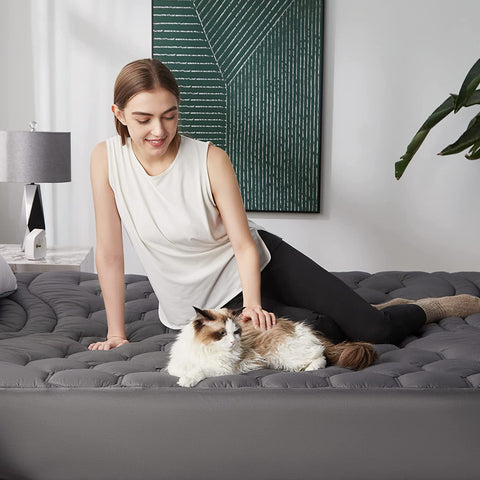 Bedsure deep-pocket up to 21 inches keeps mattress pad in place.