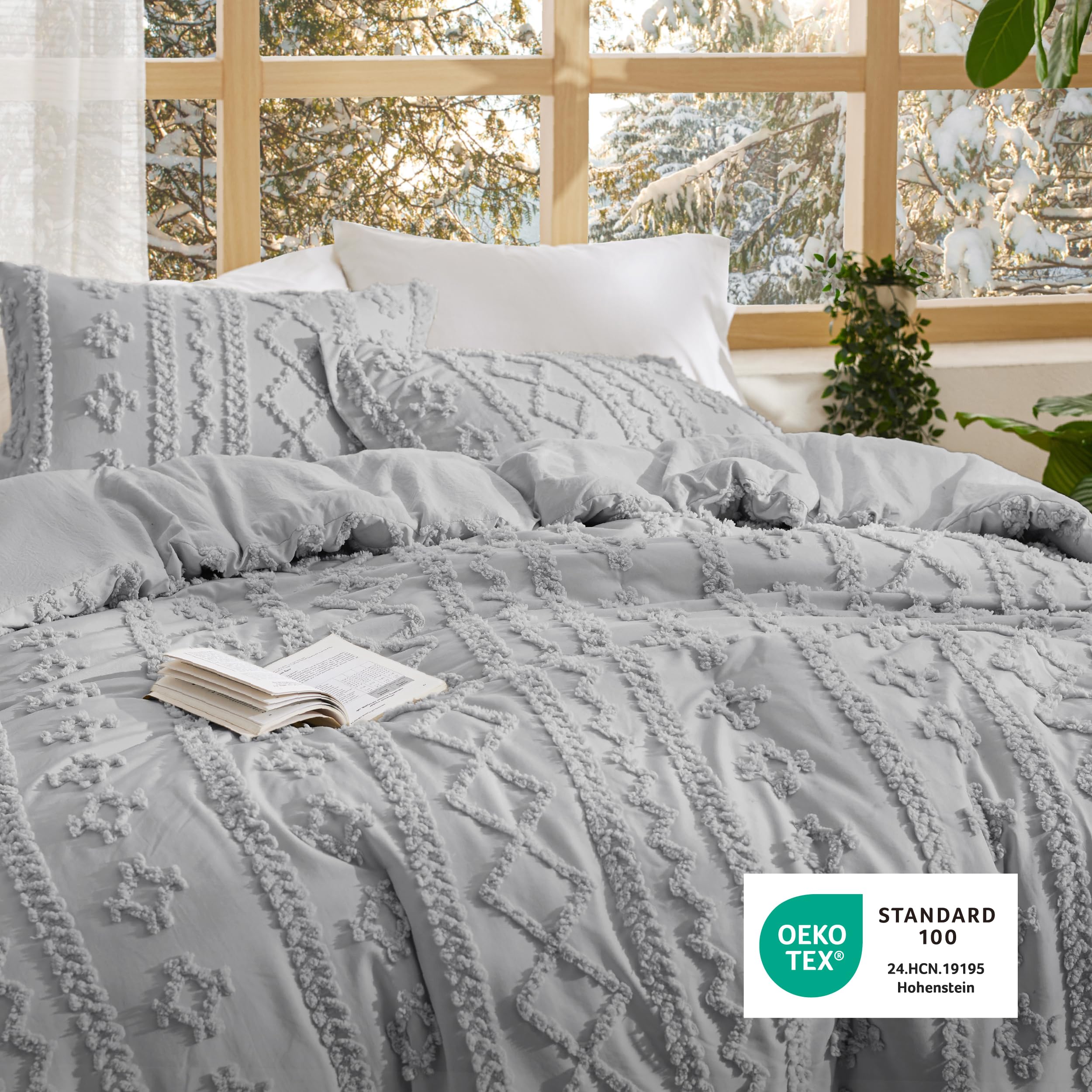 Bedsure king comforter includes two matching pillow shams for a coordinated look.
