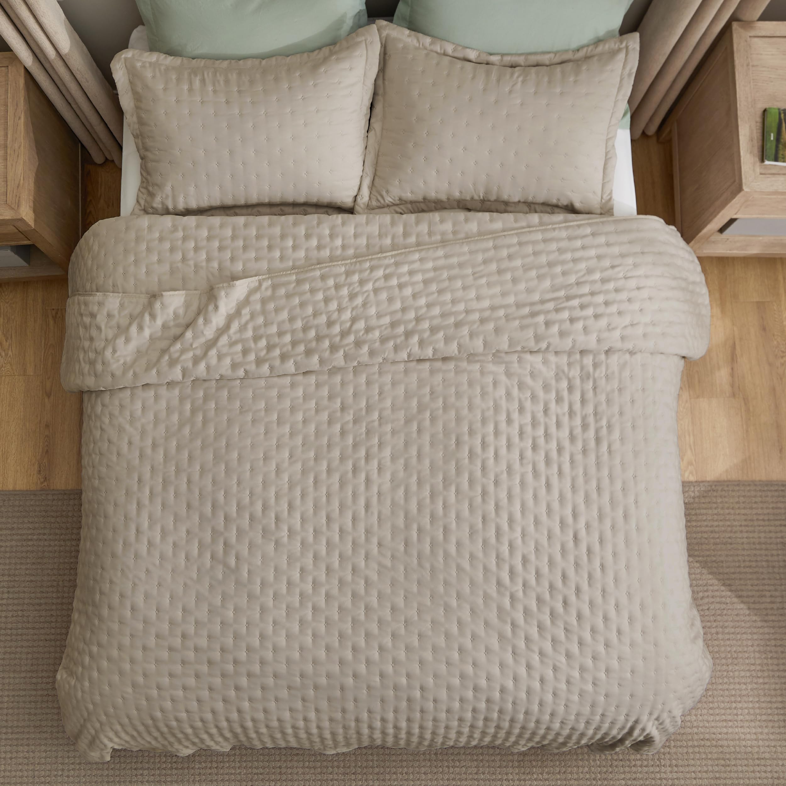 Bedsure king quilt draped to showcase modern farmhouse style.