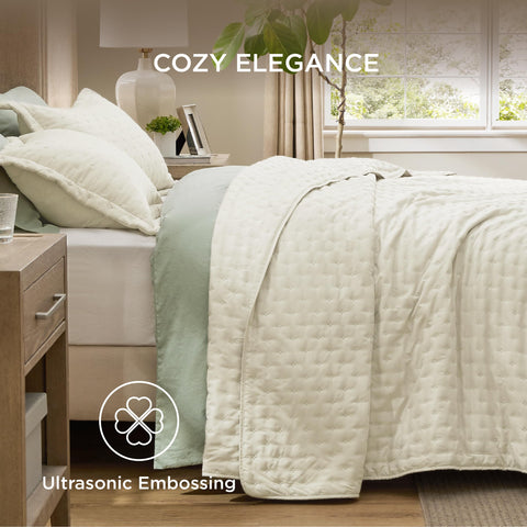 Bedsure minimalist classic texture quilt elevates bedroom style and decor.
