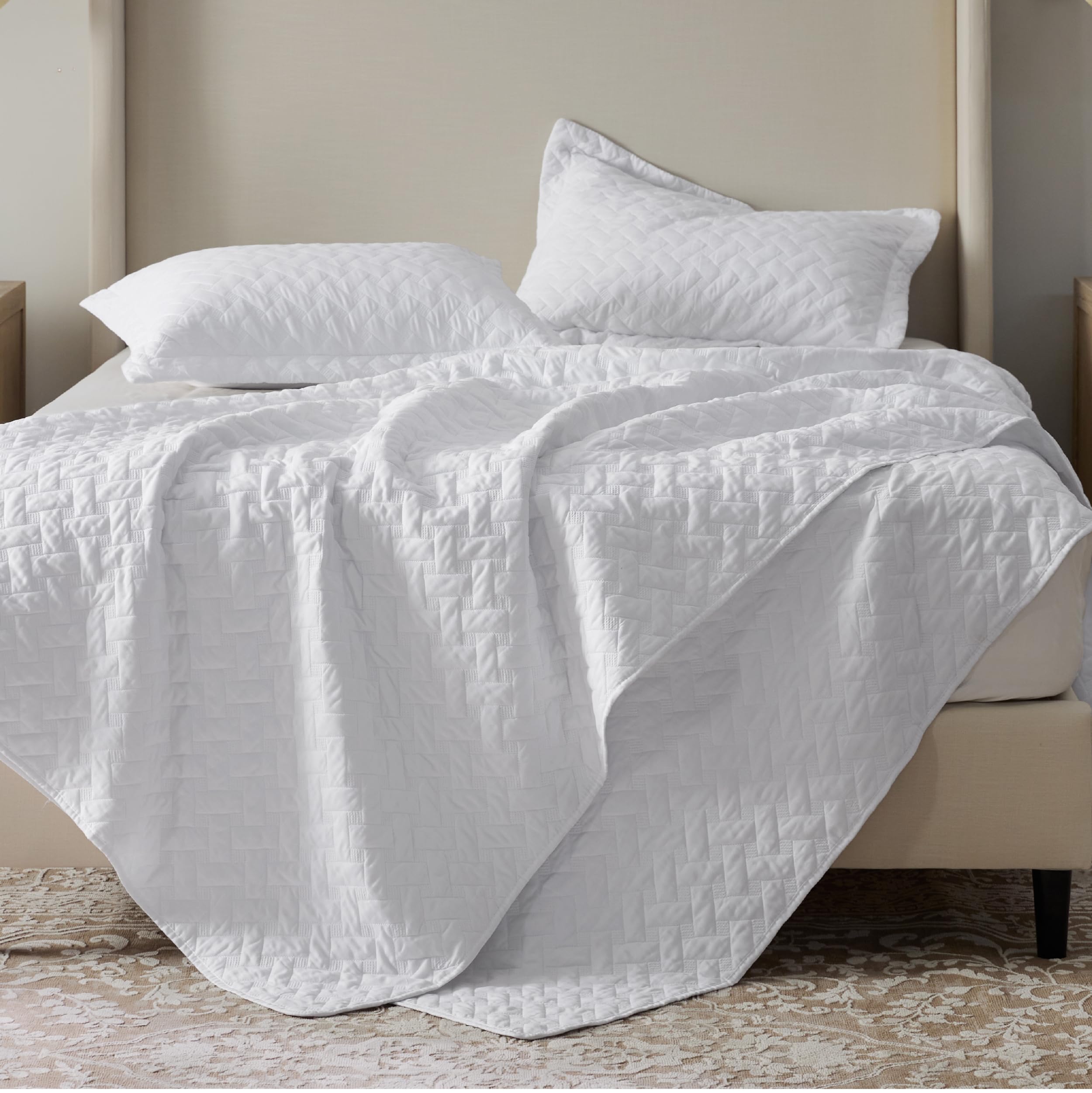 Bedsure king quilt shows detailed stitching for durability