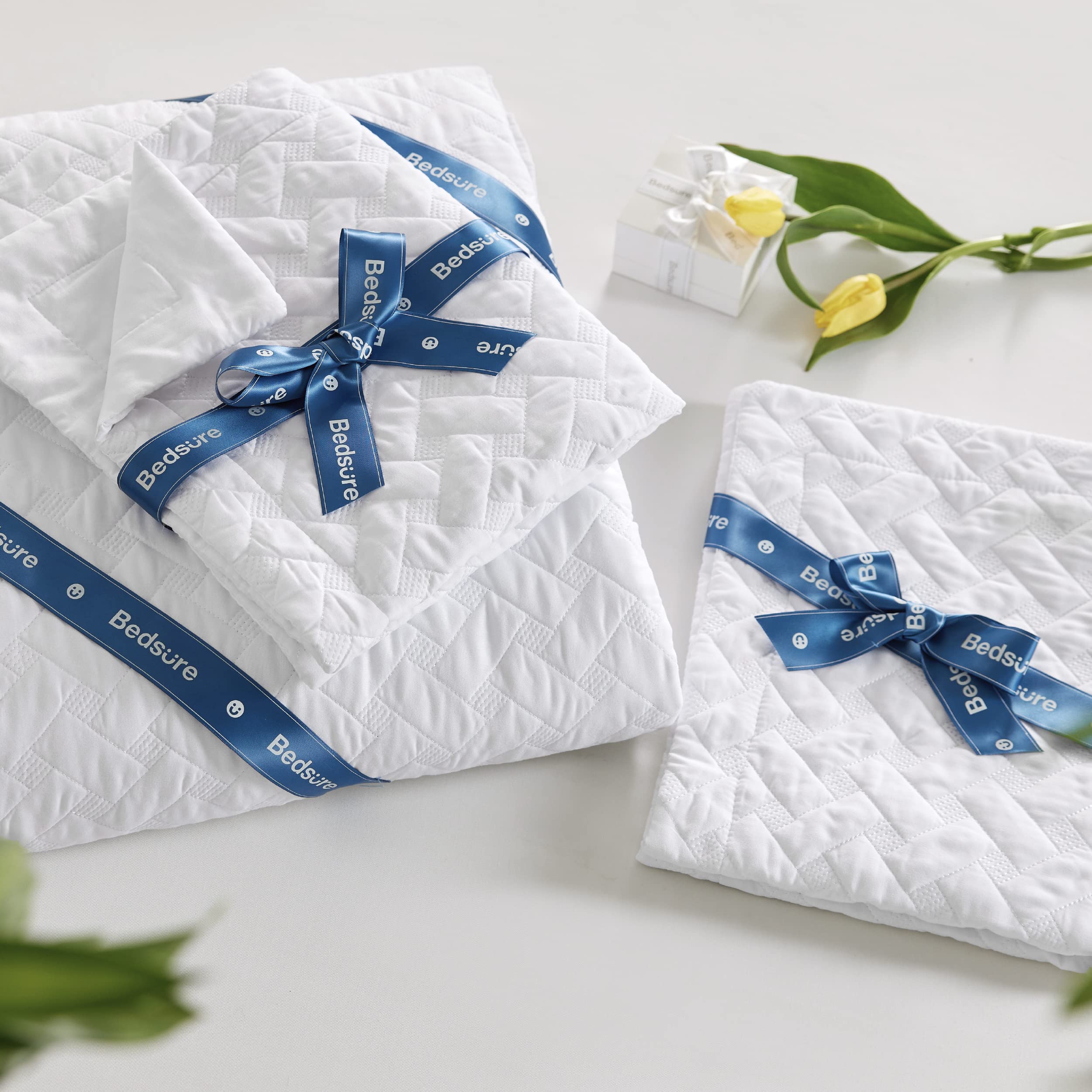Bedsure king quilt includes two matching pillow shams