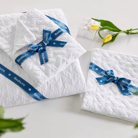 Bedsure king quilt includes two matching pillow shams