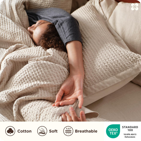 Bedsure king-size duvet cover with 8 corner ties keeps bedding in place.