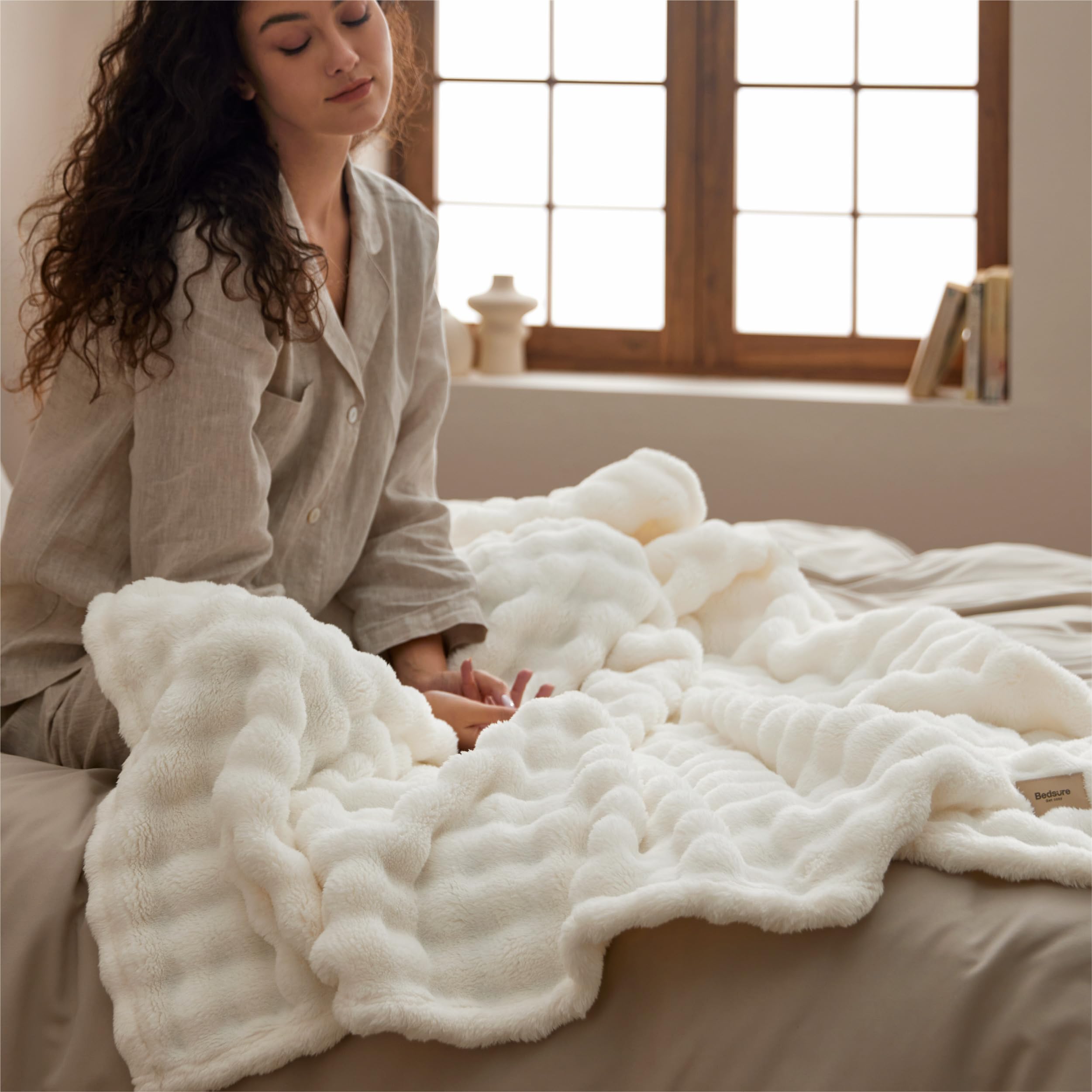 Bedsure lightweight warm all-seasons blanket suitable for year-round lounging.
