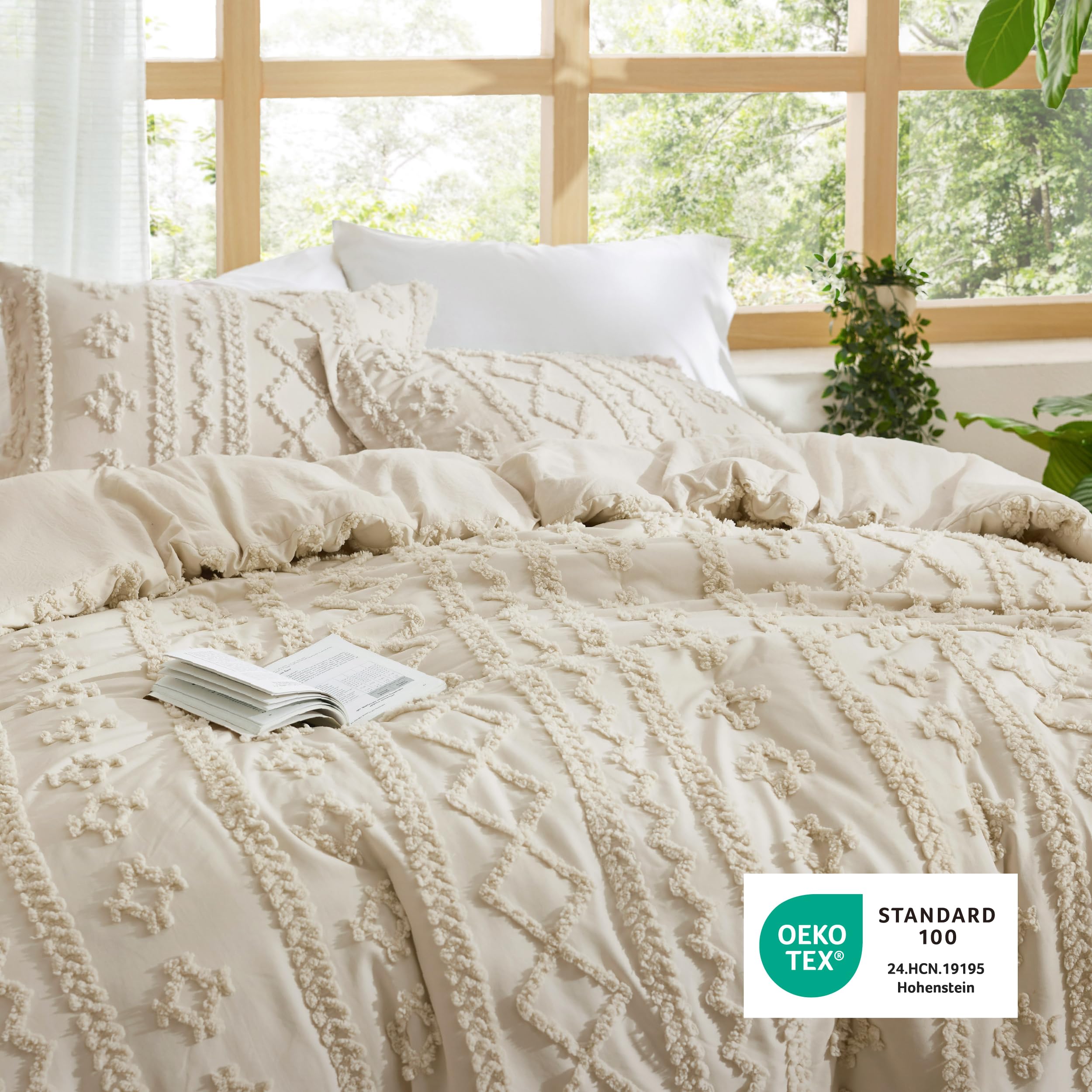 Bedsure lightweight warmth suits all seasons without stuffiness.