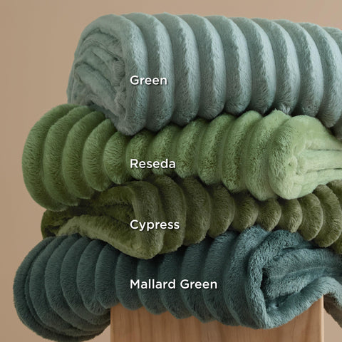 Bedsure lightweight warmth blanket delivers soft comfort without bulk.