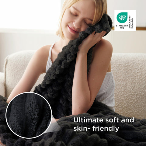 Bedsure blanket features durable stitched seams for long-lasting use.