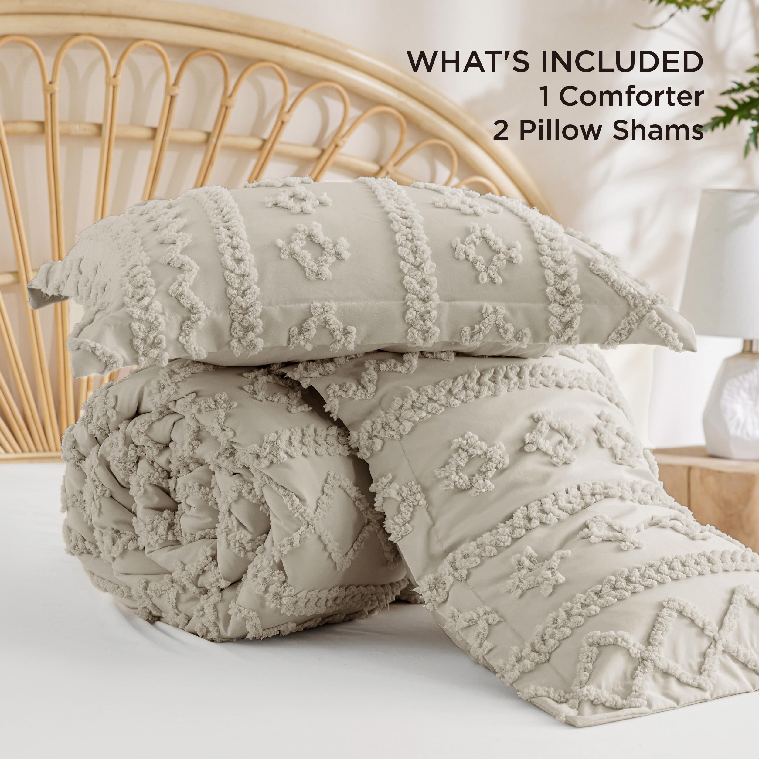 Bedsure lightweight warmth delivers all-season comfort without bulk.