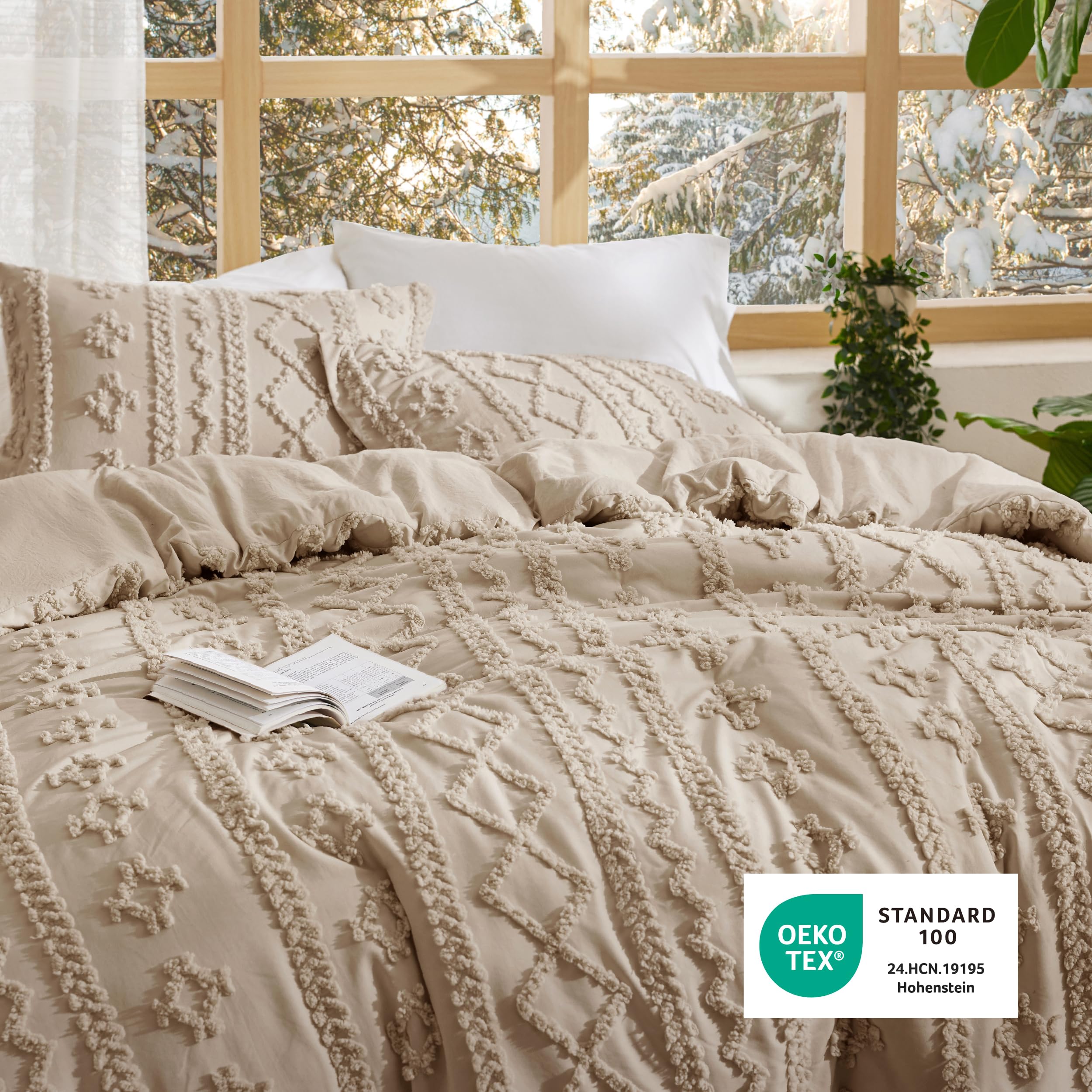 Bedsure machine-washable comforter care shot shows gentle cycle cleaning