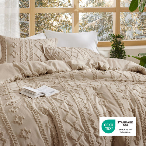 Bedsure machine-washable comforter care shot shows gentle cycle cleaning