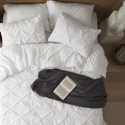 Bedsure microfiber closeup demonstrates soft, quiet fabric texture