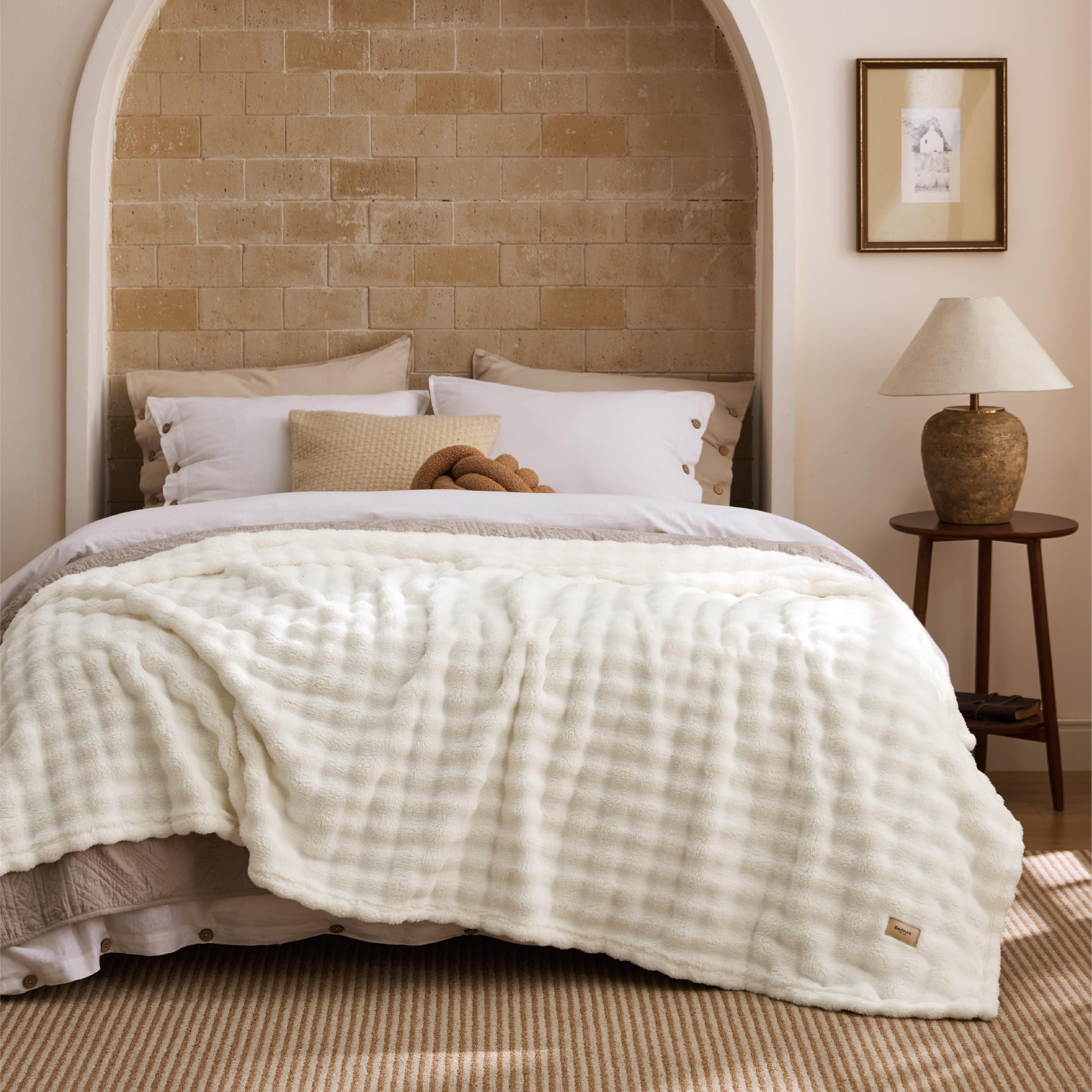 Bedsure Mother's Day gift blanket presented as warm, stylish surprise.