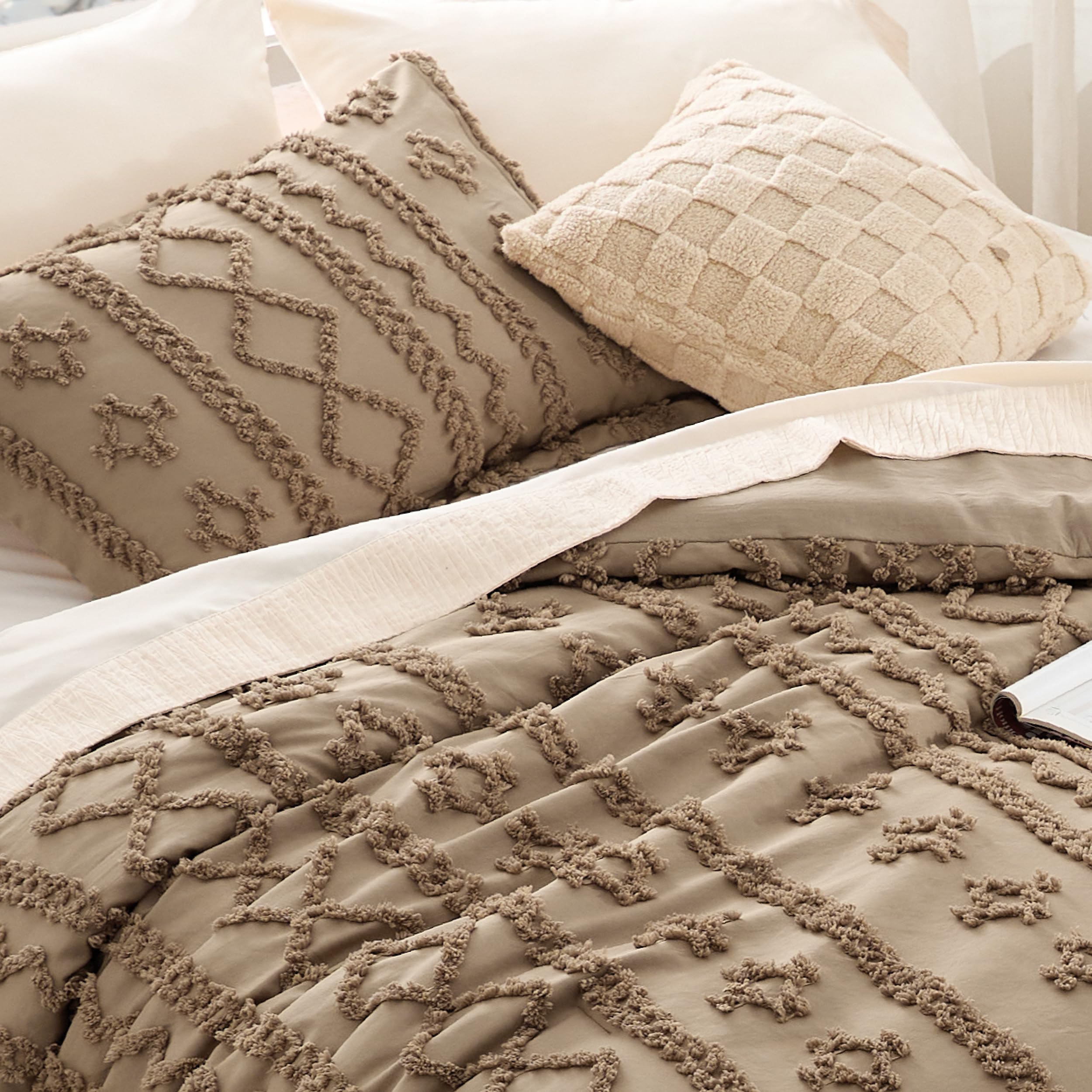 Bedsure OEKO-TEX certified fabrics ensure durable color retention