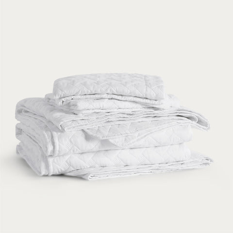 Bedsure OEKO-TEX certified quilt signals safety and quality.
