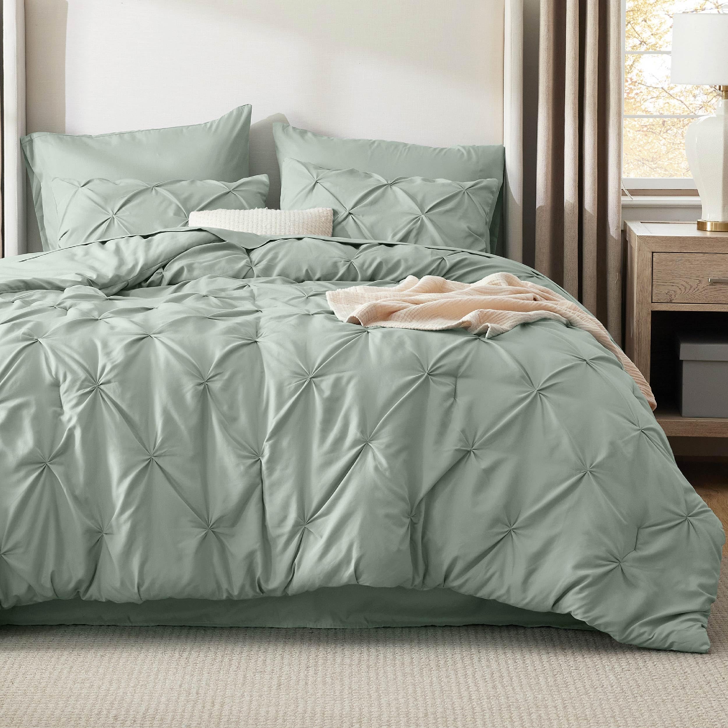 Close-up of pinch-pleat geometry detail on Bedsure queen comforter
