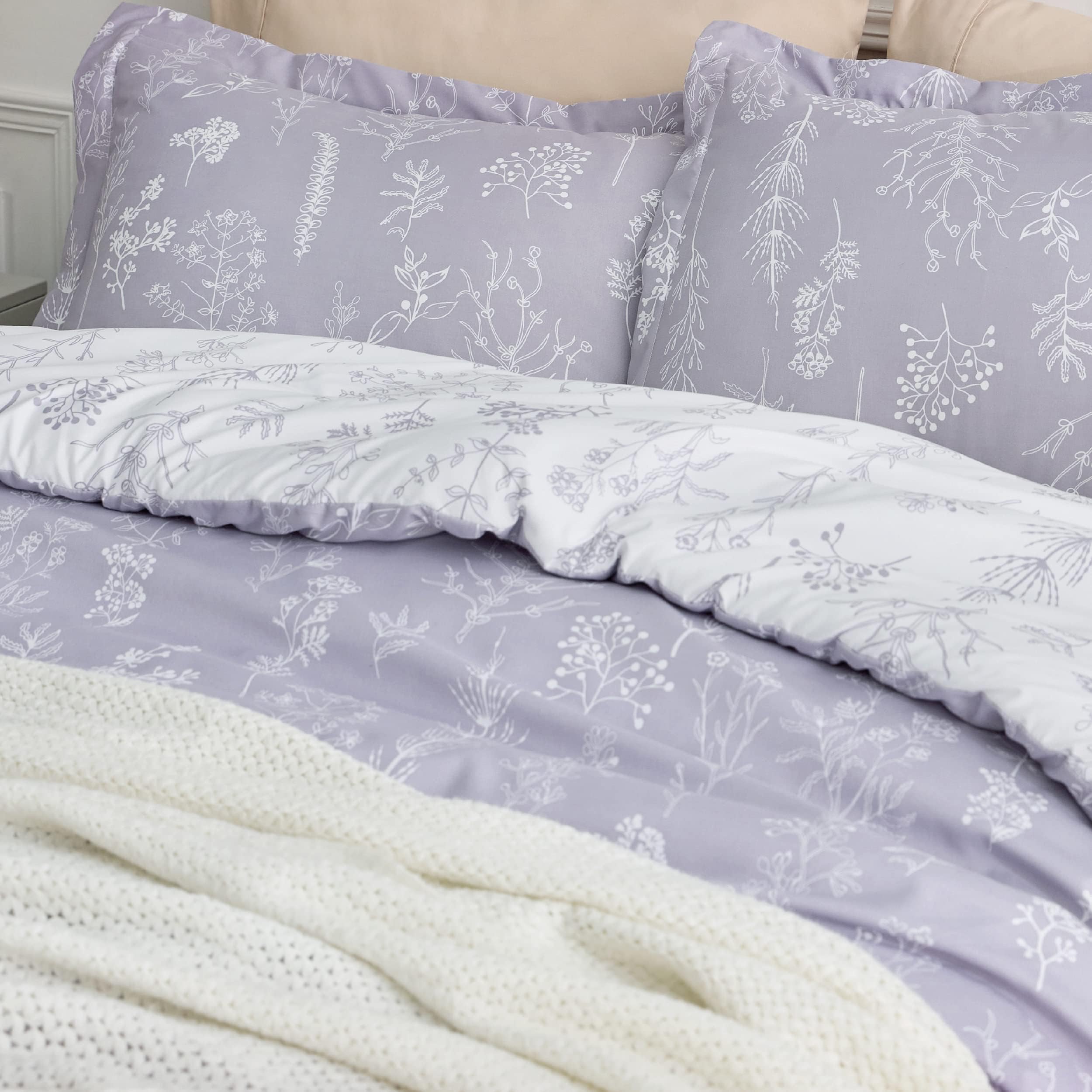 Bedsure plush down-alternative filling provides warmth without heaviness.