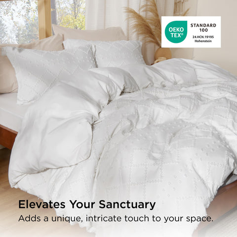 Bedsure premium microfiber fabric offers durability and a smooth touch.
