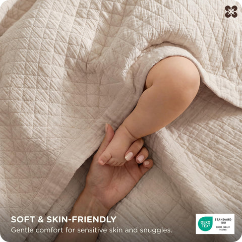 Bedsure queen-size 90x90 muslin blanket on bed demonstrates generous coverage.
