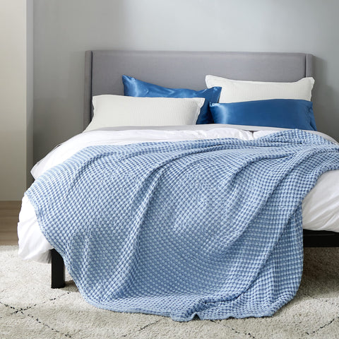 Bedsure queen size 90x90 waffle blanket highlights texture.