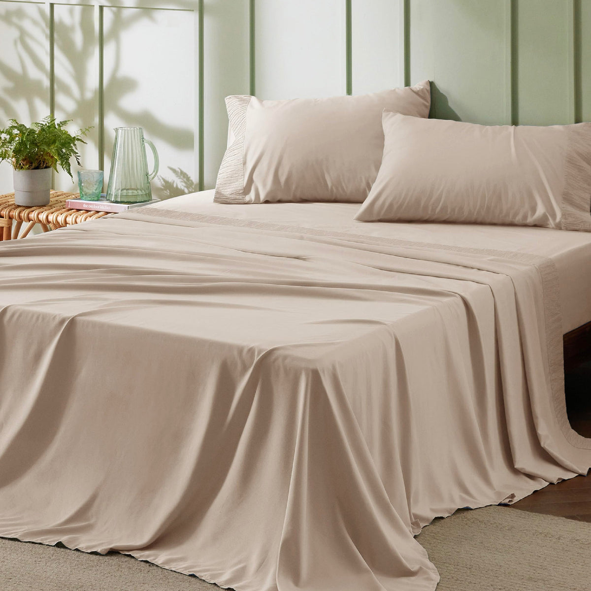 Bedsure queen sheet set packaging showing value and easy care.