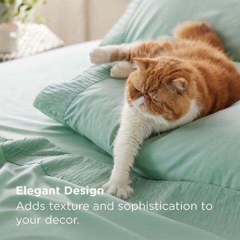 Bedsure Queen Sheet Set ruched-hem pillowcase detail adds stylish border.