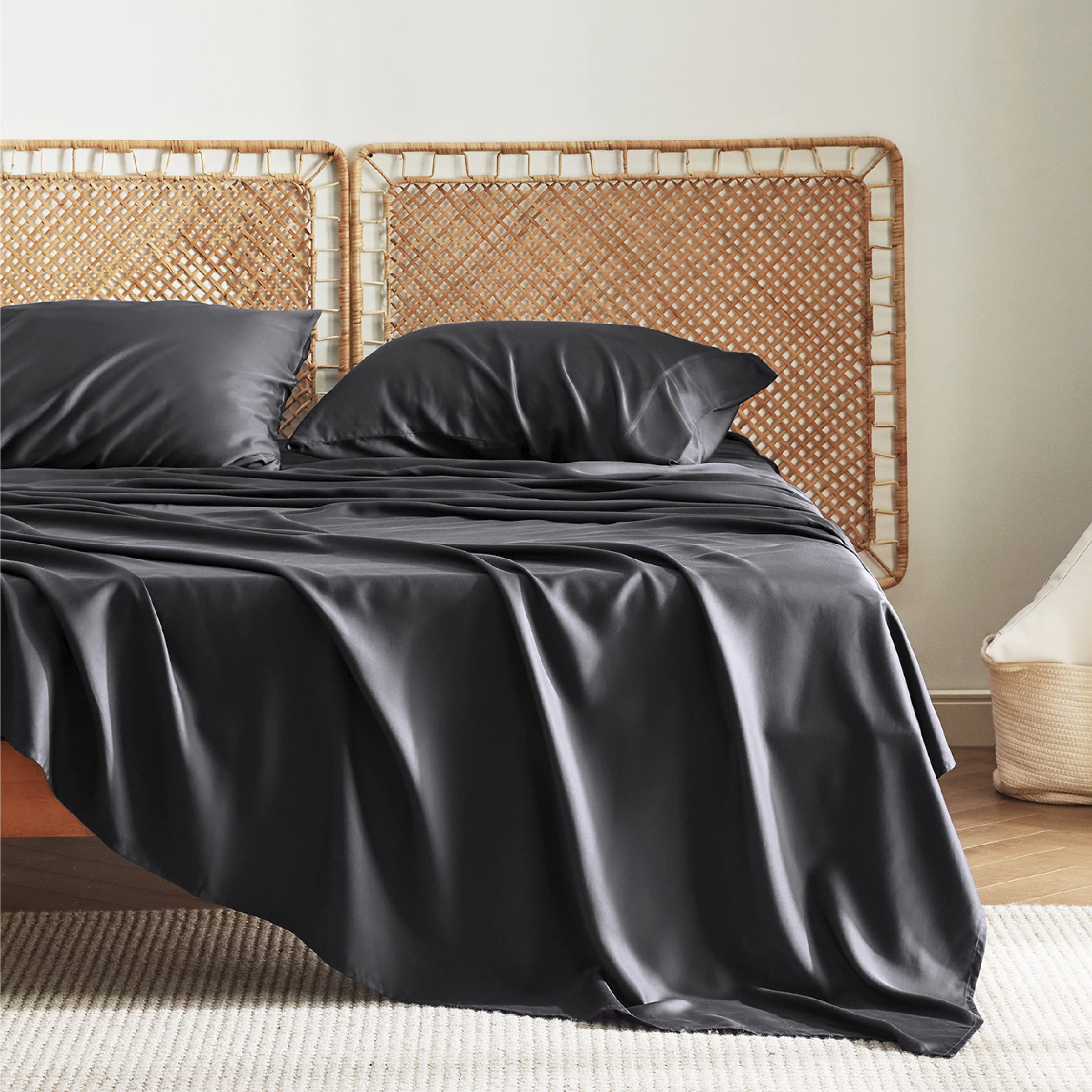 Bedsure queen sheets bamboo-cooling close-up illustrating moisture-wicking and breathability.