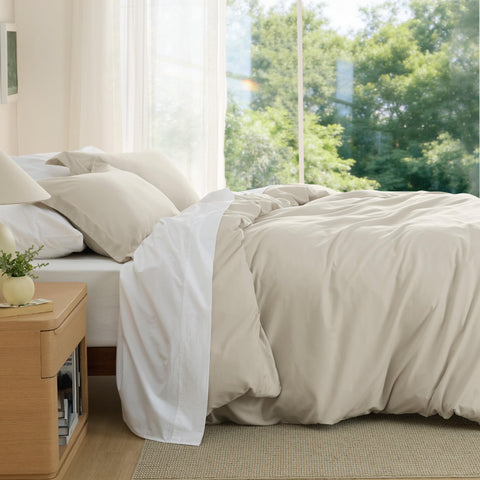 Bedsure queen-size bedding care image highlights machine wash and easy maintenance