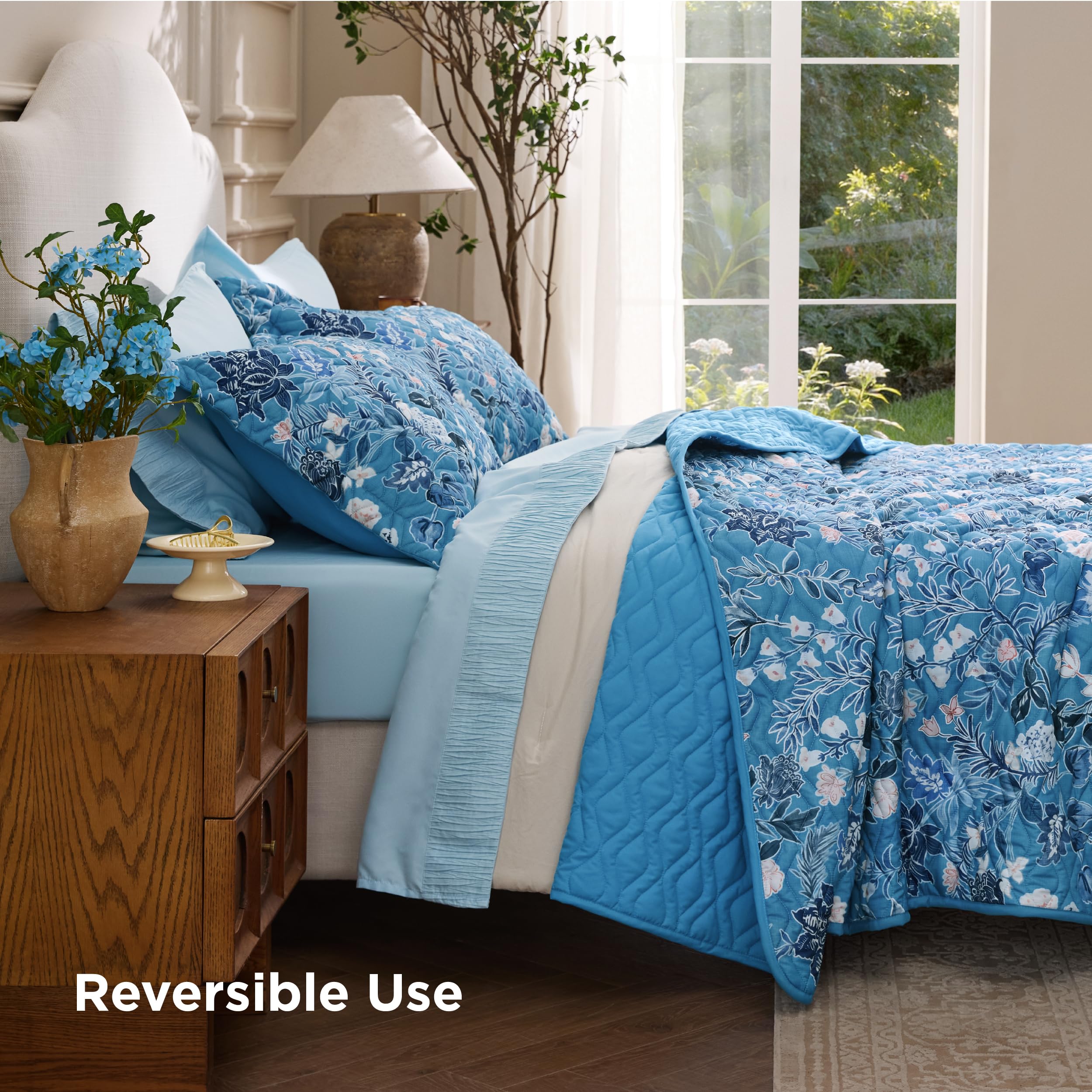 Bedsure queen-size quilt measures 90x96 for standard beds.