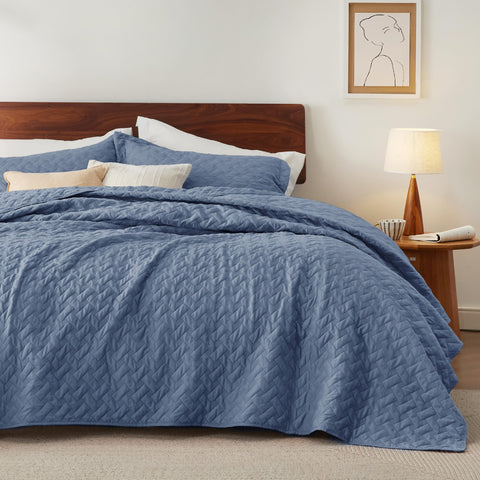 Durable Bedsure quilt showing 10 stitches per inch detail