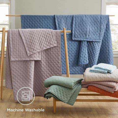 Bedsure quilt dye technique preserves vibrant color wash after wash