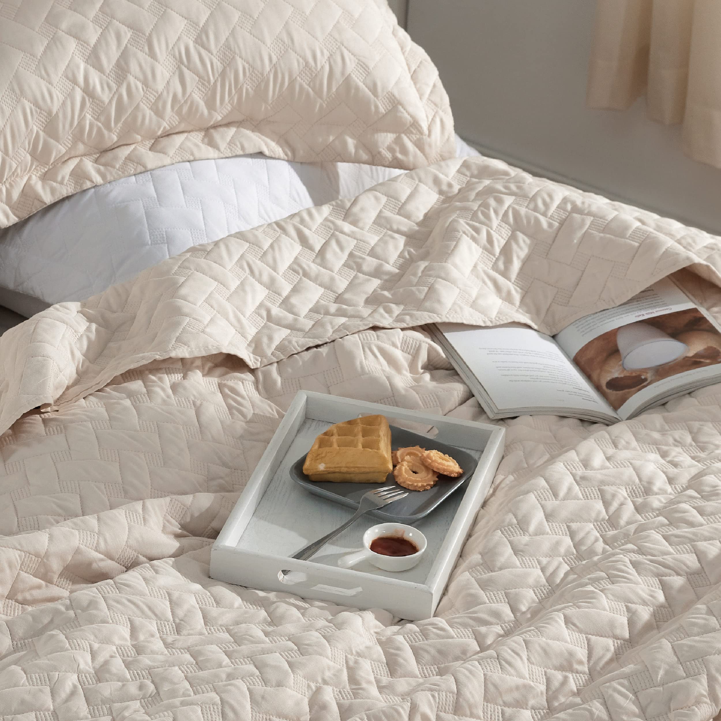 Bedsure quilt packaging shows ready-to-use king set