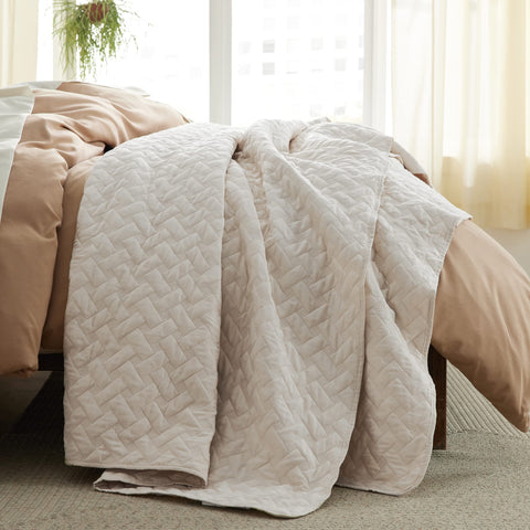 Bedsure quilt close-up showing soft microfiber filling for year-round comfort