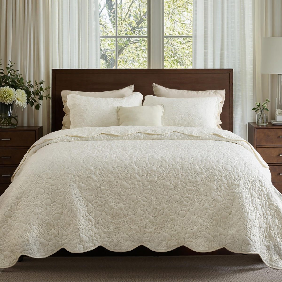 Bedsure quilt king on bed shows ultra-soft cloud-like fabric for year-round comfort.