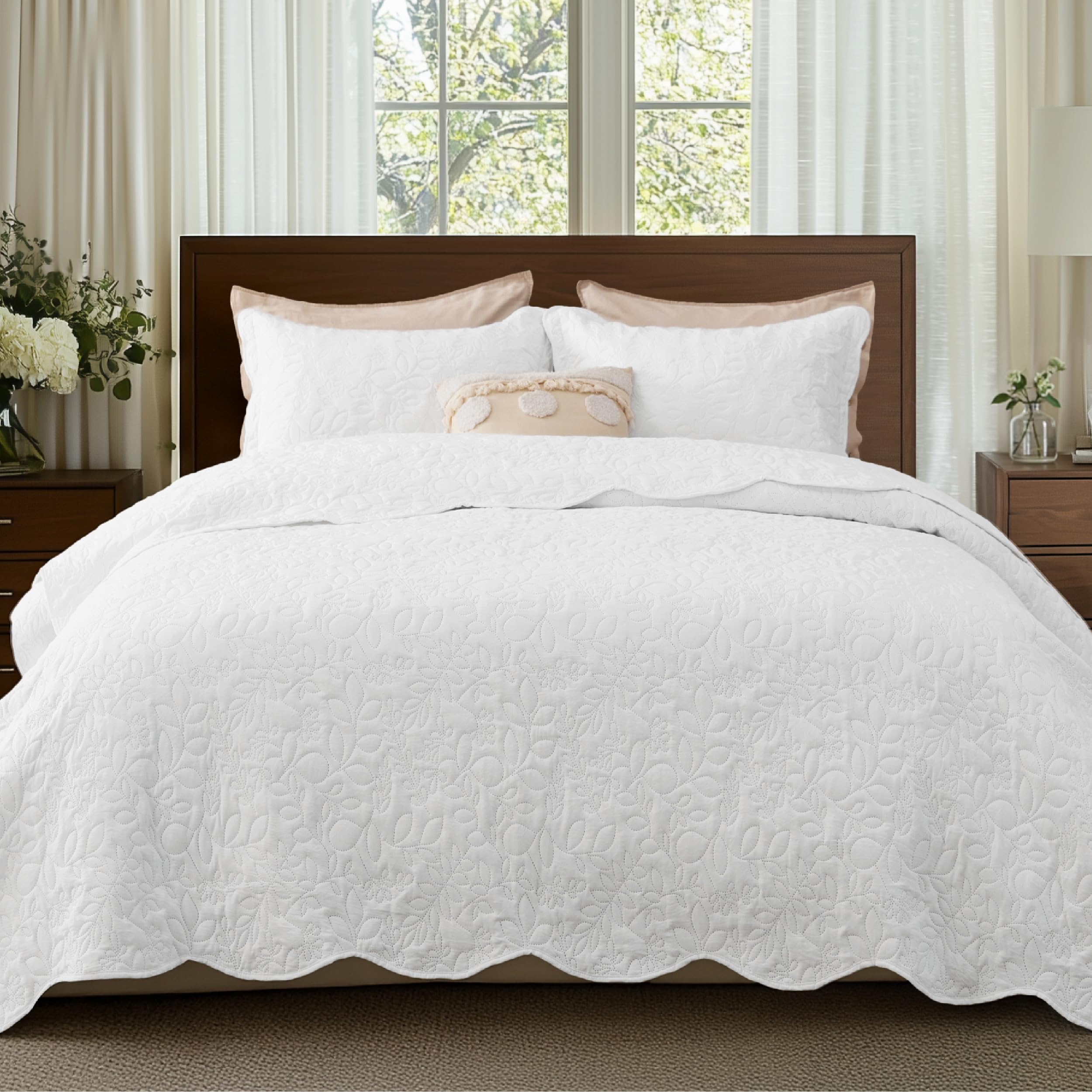 Bedsure quilt leaf design close-up shows premium stitching for cozy aesthetics