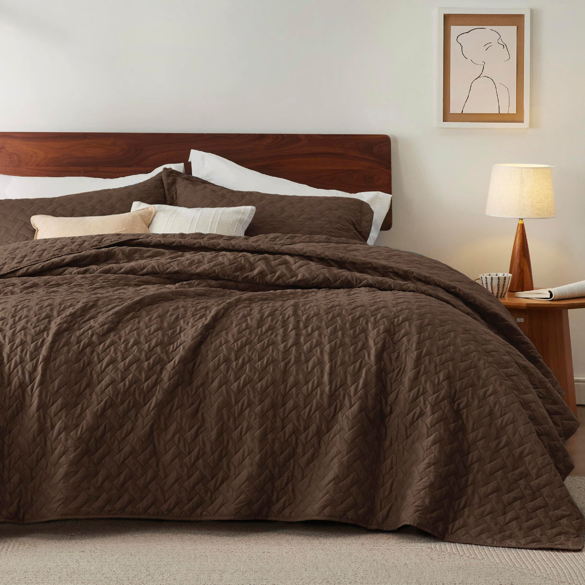 Bedsure queen quilt with basket weave pattern for year-round comfort