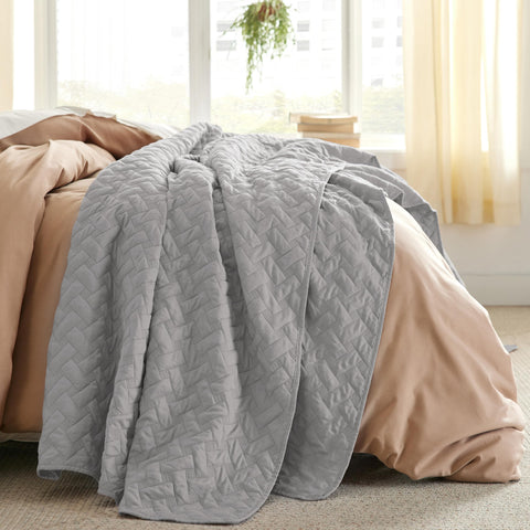Bedsure quilt with soft brushed surface for quiet, cozy nights.