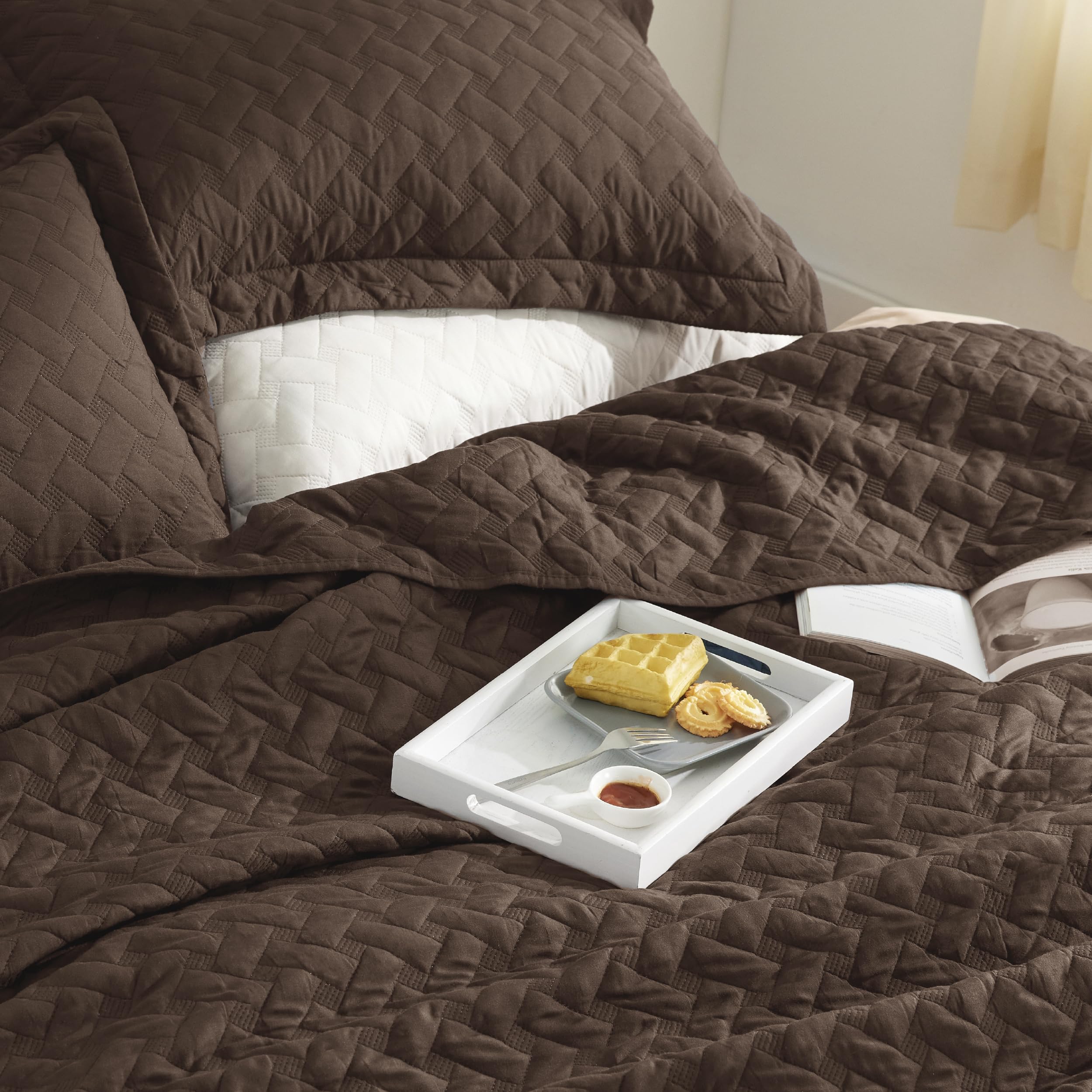 Bedsure queen quilt demonstrates versatile styling for bed or sofa