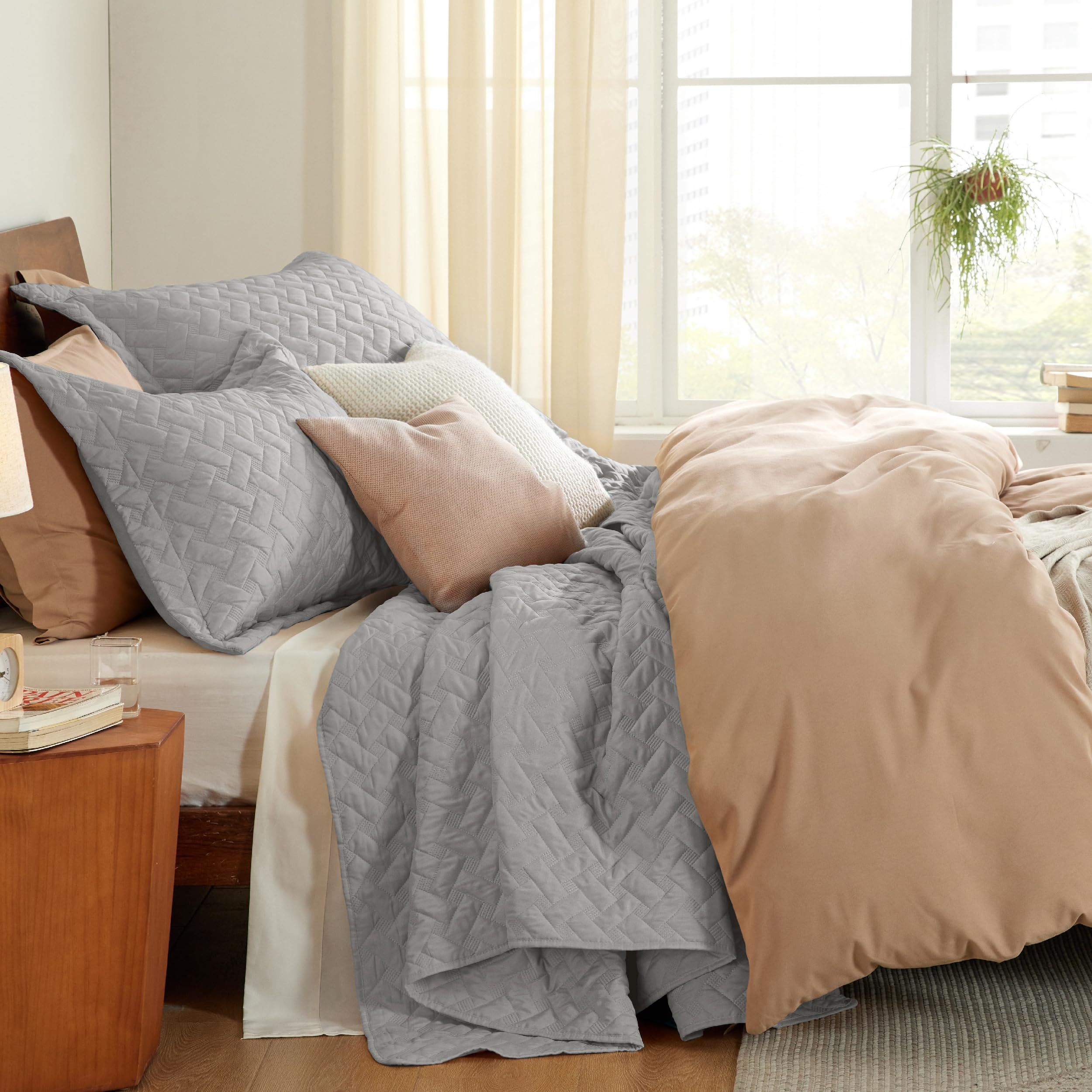 Bedsure quilt set includes two pillow shams for a complete look.