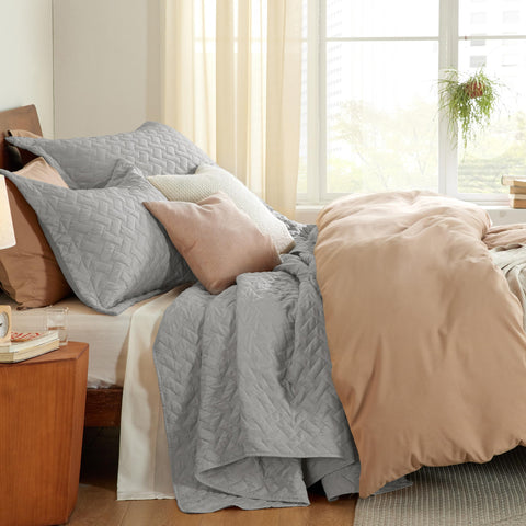 Bedsure quilt set includes two pillow shams for a complete look.