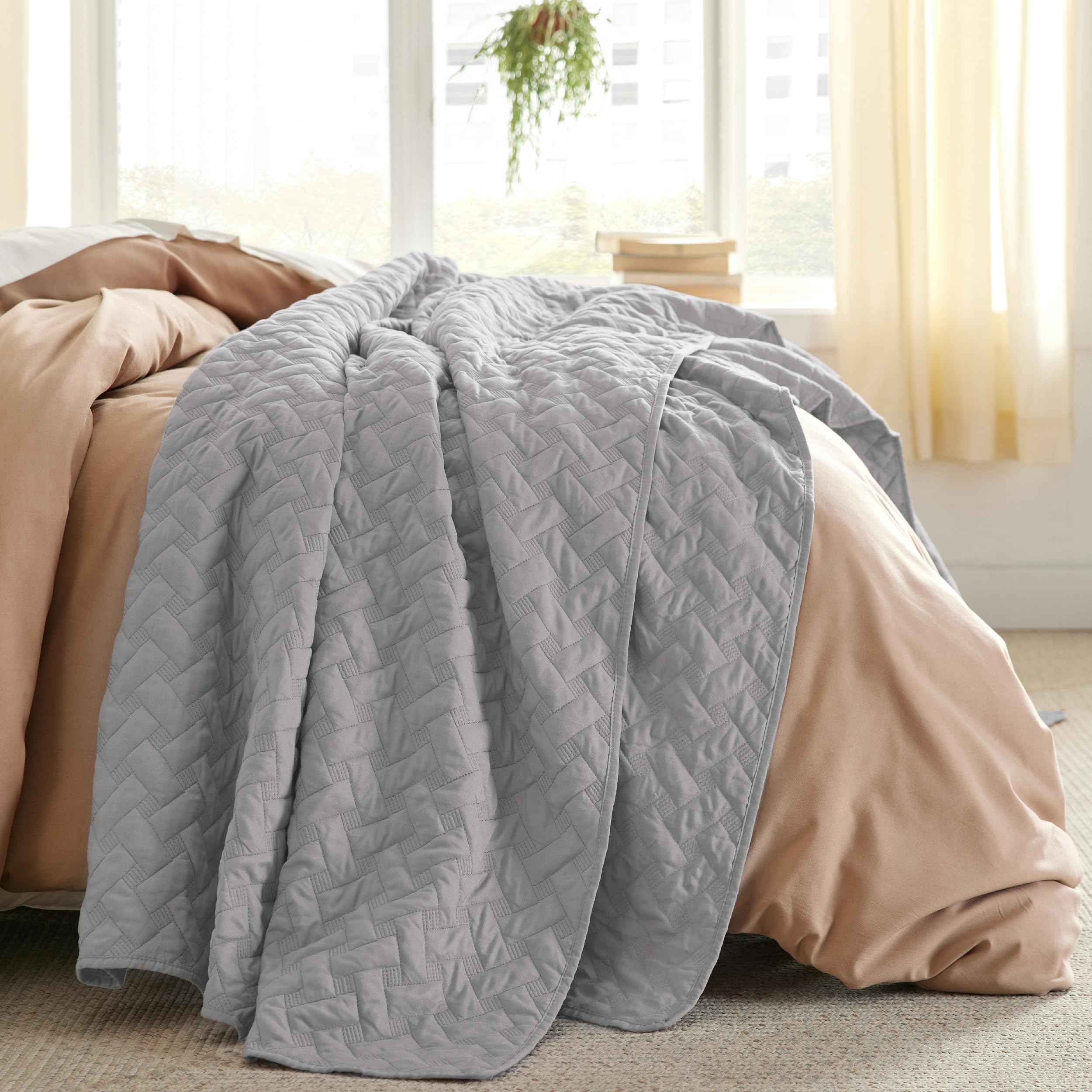 Bedsure king quilt in soft brushed fabric delivers a cozy, plush feel.