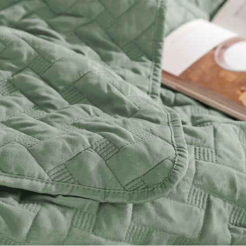 Bedsure queen edge stitching detail enhances durability for daily use