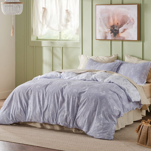 Bedsure reversible floral design on the comforter for quick decor refresh.