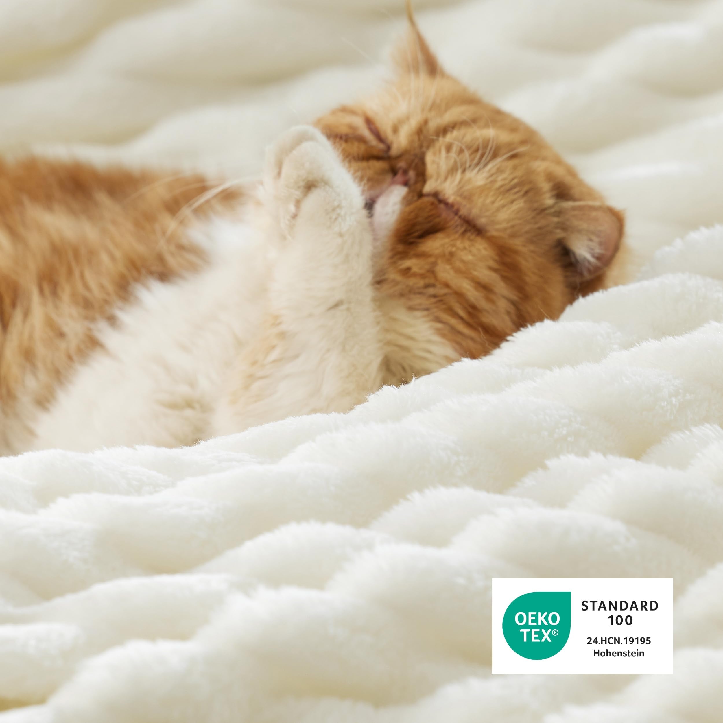 Bedsure sherpa throw blanket is durable and color-retentive after washes.