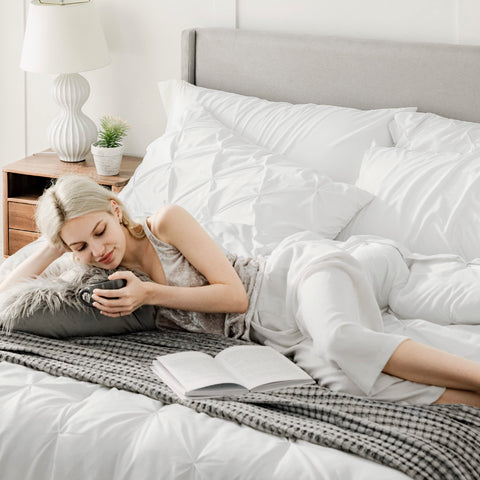Bedsure soft brushed microfiber cover for breathable comfort and quiet sleep.
